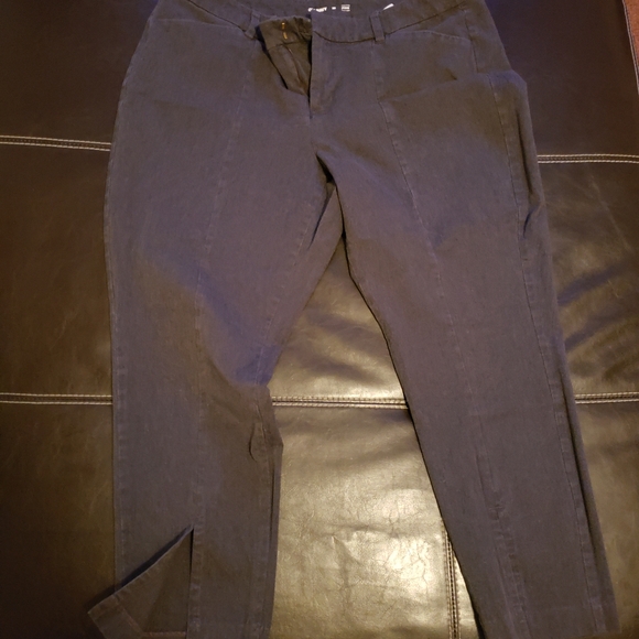 Old Navy Pixie Crop Pants - Picture 3 of 4
